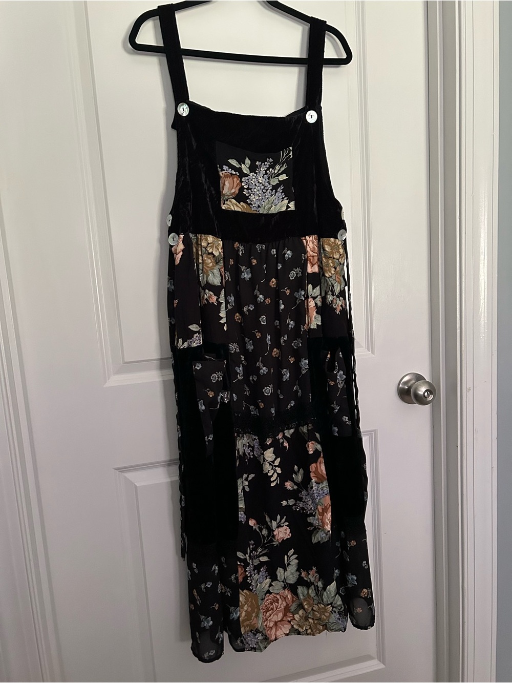 Vintage 90s patchwork Sharon Anthony floral black velvet pinafore dress Y2K
